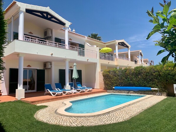 Fantastic villa with own pool, Air Con and fab sea views!