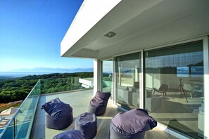 Balcony / Terrace / Patio