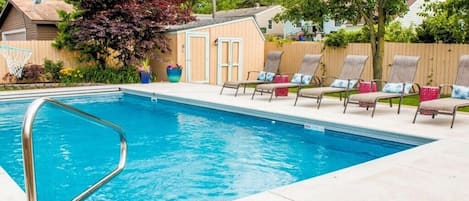 Private Heated Pool! Retractable Cover