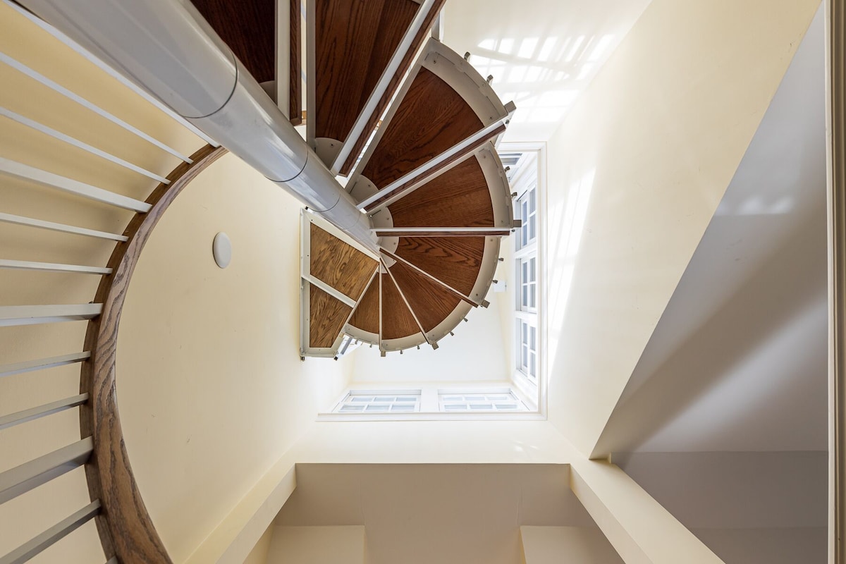 Exclusive Waterfront & Rooftop Deck at Distinctive West End Two Level Unit