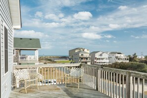 NH6304: Life is Good | Top Level Deck