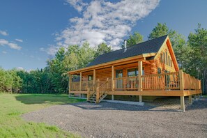 The "Acorn" Log Home