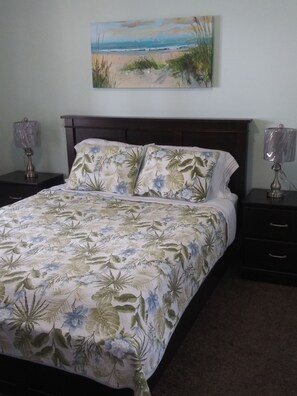 First bedroom queen bed sleeps 2