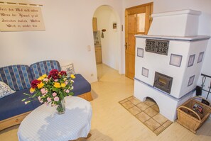 Ferienwohnung 3 75 qm, Schlafzimmer, Küche, Balkon, TV, 4 Pers.-Wohnraum