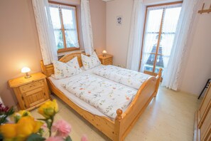 Ferienwohnung 3 75 qm, Schlafzimmer, Küche, Balkon, TV, 4 Pers.-Schlafzimmer 1