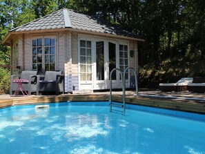 Le Vallon des Etoiles- terrasse et piscine privée au "refuge des elfes"