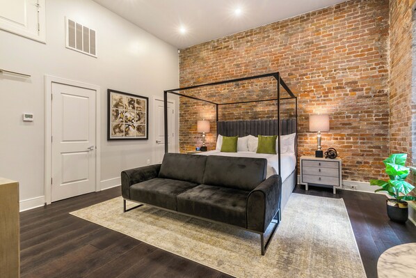 Spacious studio with a king-size bed, twin futon, and designer closet. Fully stocked kitchen and dining area. Includes lamps, hangers, luggage rack, alarm clock, white noise machine, and a 50'' Samsung Smart 4K TV with streaming & DIRECTV.
