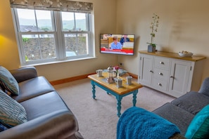 Howgills Apartment 9 -  Lounge with sideboard