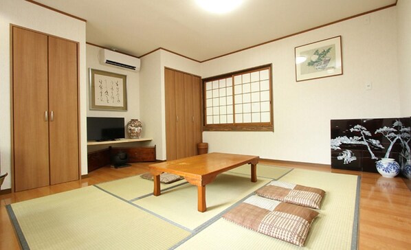 "Peony" room: Bedroom, living room, Japanese-style room between the next. A relaxing room