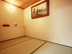 "Peony" room: Bedroom, living room, Japanese-style room between the next. A relaxing room