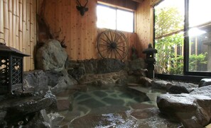 "Botan" comes with a 100% source-flowing rock bath