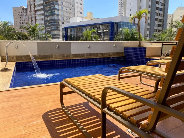 Piscina com cascata