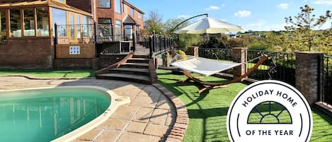 Sleeps 12 in comfort with private outdoor heated swimming pool and amazing views