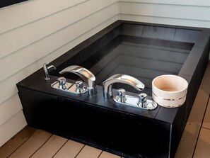 ·bath