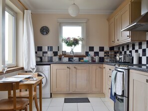 Well-equipped kitchen with dining area | Taigh Iasg - Sealladh Breagh and Taigh Iasg - Taigh Iasg, Glenuachdarach
