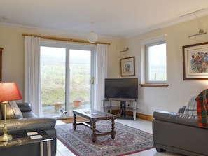 Welcoming living area | Taigh Iasg - Sealladh Breagh and Taigh Iasg - Taigh Iasg, Glenuachdarach
