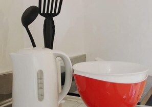 With tableware such as electric kettle