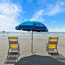 The Sea Isle Beach access point is a quick walk or drive away