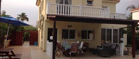 ENTRANCE TO THE VILLA WITH THE POOL AND PATIO