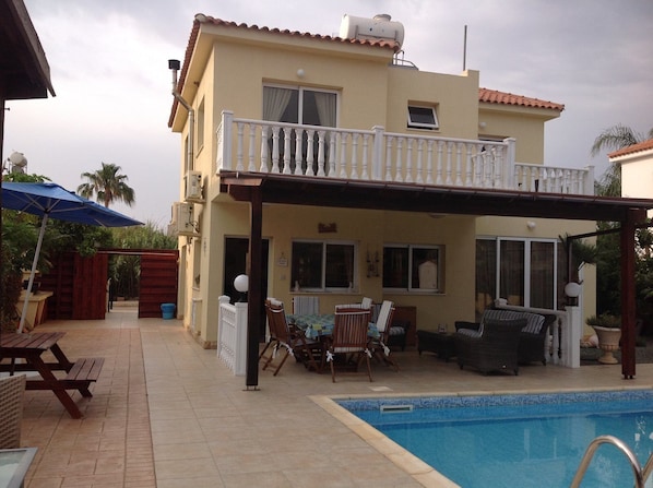 ENTRANCE TO THE VILLA WITH THE POOL AND PATIO