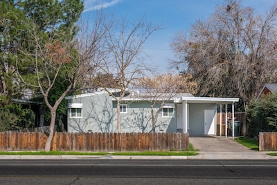 Fully Refurbished Home for up to 9 Visitors