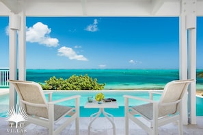 Smith's Reef is within steps of Beach Villa Sandstone.
