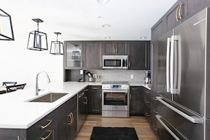 TOP NOTCH KITCHEN WITH ALL HIGH END APPLIANCES