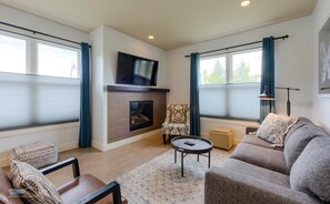 Lots of comfortable seating, gas fireplace, and modern decor