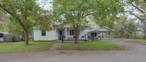 Belton Vacation Rental | 4BR | 2BA | 1,008 Sq Ft | Stairs Required