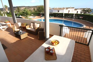 Table & chairs off the kitchen for meals in sun or shade. Gate & steps to pool.