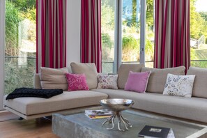 Wohnzimmer mit Loungesofa