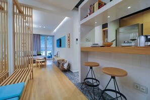 Entrance hall - kitchen pass through window