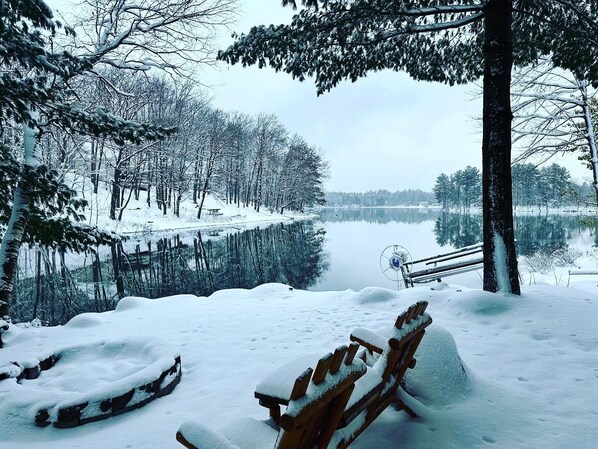 Step off the front porch & enjoy the snowy, lake view while roasting s’mores 🔥