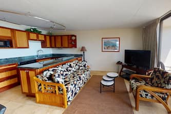 Block to Beach! Koko Resorts at the Waikiki Banyan 36th Floor Deluxe Ocean View, Free parking & Wifi