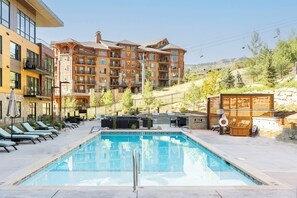 Lift year round pool on a sunny summer day