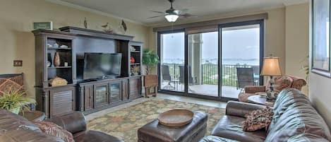 Pensacola Vacation Rental | 3BR | 3BA | 1,600 Sq Ft | Elevator Access