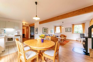Ferienwohnung Schwalbe Essbereich