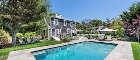 Stylish Cape With Carriage House And Heated Pool