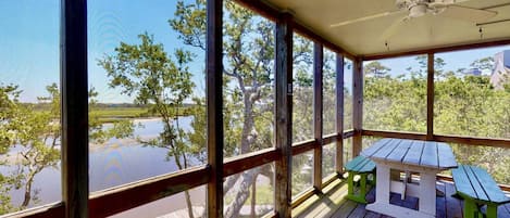 A Golden Retreat is located on Bald Head Creek. Beautiful views, kayaking, fishing and bird watching are all seconds away