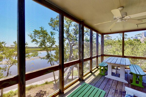 A Golden Retreat is located on Bald Head Creek. Beautiful views, kayaking, fishing and bird watching are all seconds away