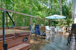 Private Deck w/ Hot Tub