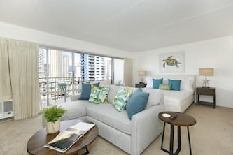 Cozy Studio at The Ilikai! Sleeps 4!
