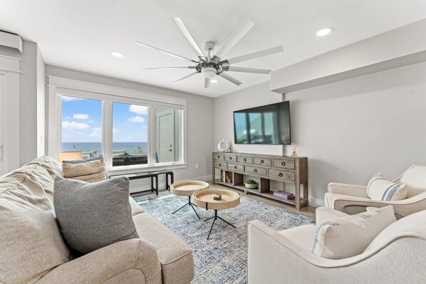 Living Area, Queen Sleeper Sofa