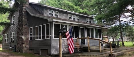 Front of the cottage (lake facing)