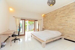 2 x 2 m King Size Thai washed Teak bed in the major bedroom