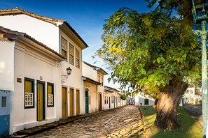 Vista da rua em frente