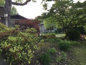 Main house on left is the one your renting. 
HS on right is Guest Hs for ex fee.