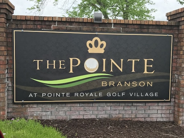 Entry to Pointe Royale