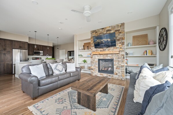 Expansive Open Floor Plan with Fireplace and Mounted TV