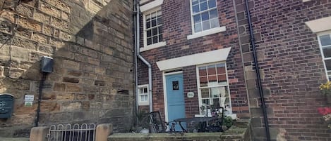 Dunsley Cottage 1871. Enclosed private patio.